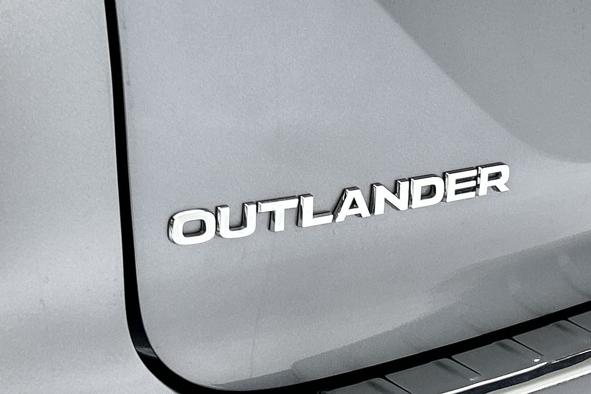 2023 Mitsubishi Outlander ES ZM