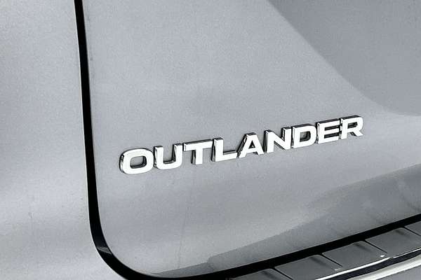 2023 Mitsubishi Outlander ES ZM