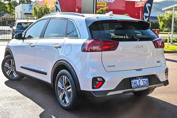 2021 Kia Niro Hybrid S DE