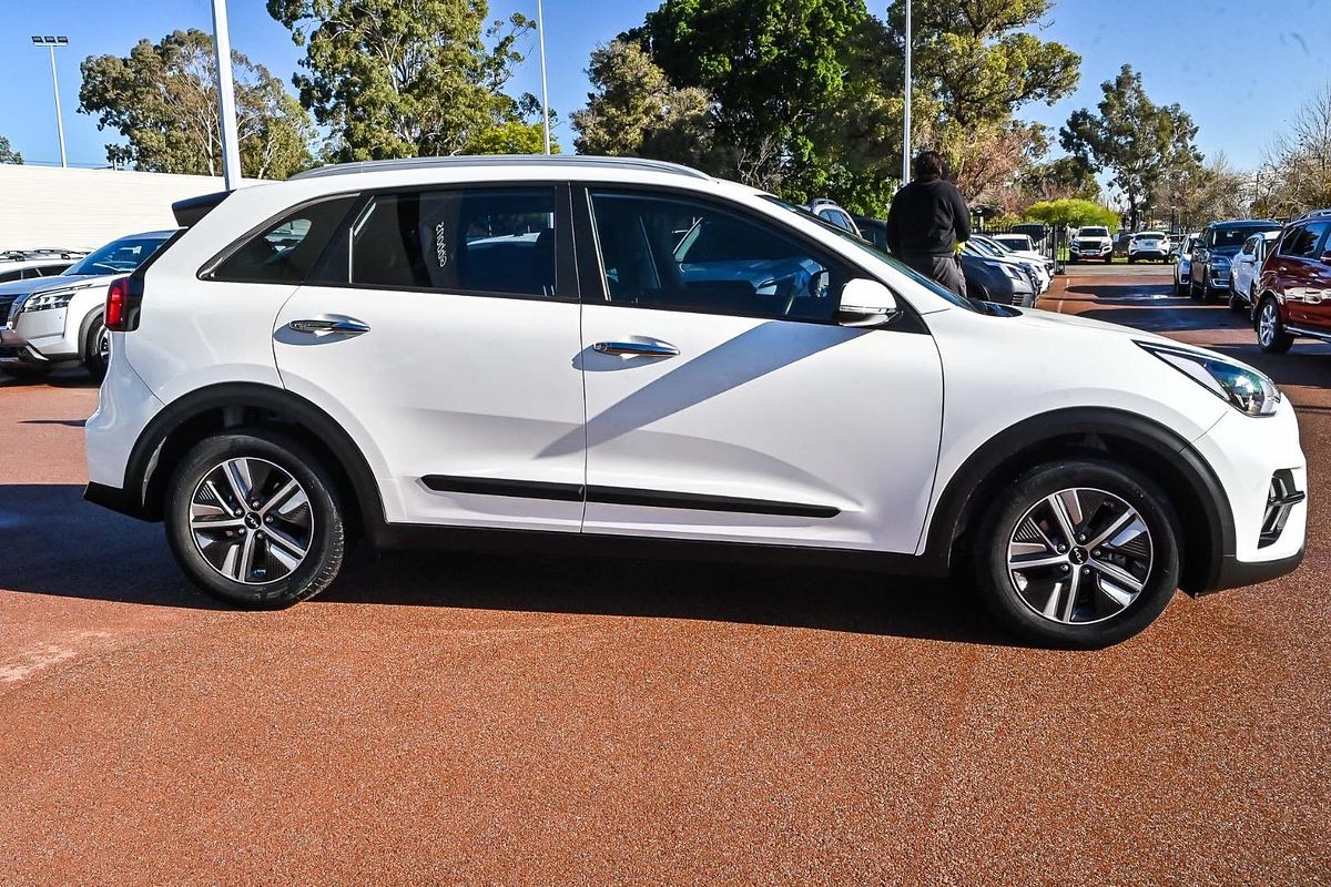 2021 Kia Niro Hybrid S DE