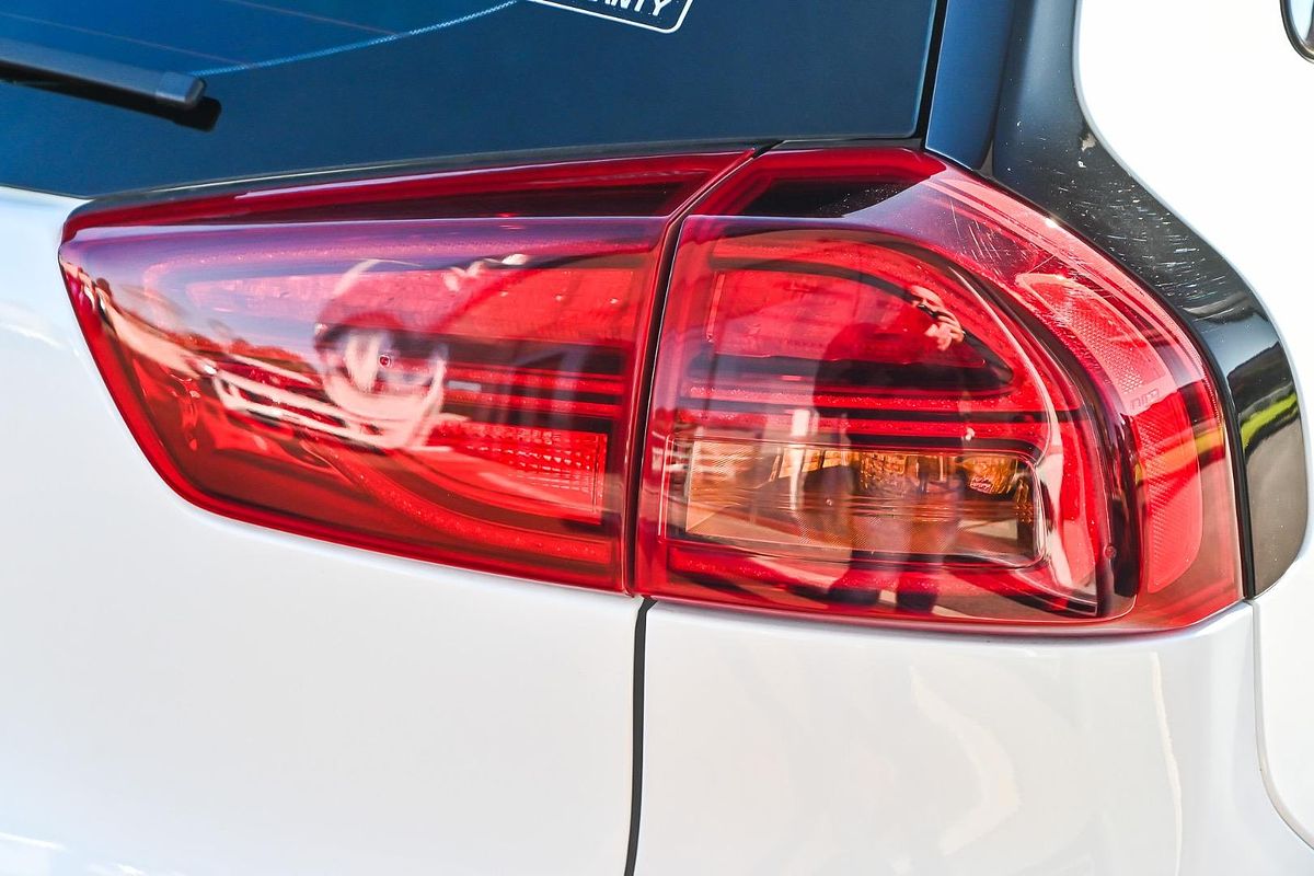 2021 Kia Niro Hybrid S DE