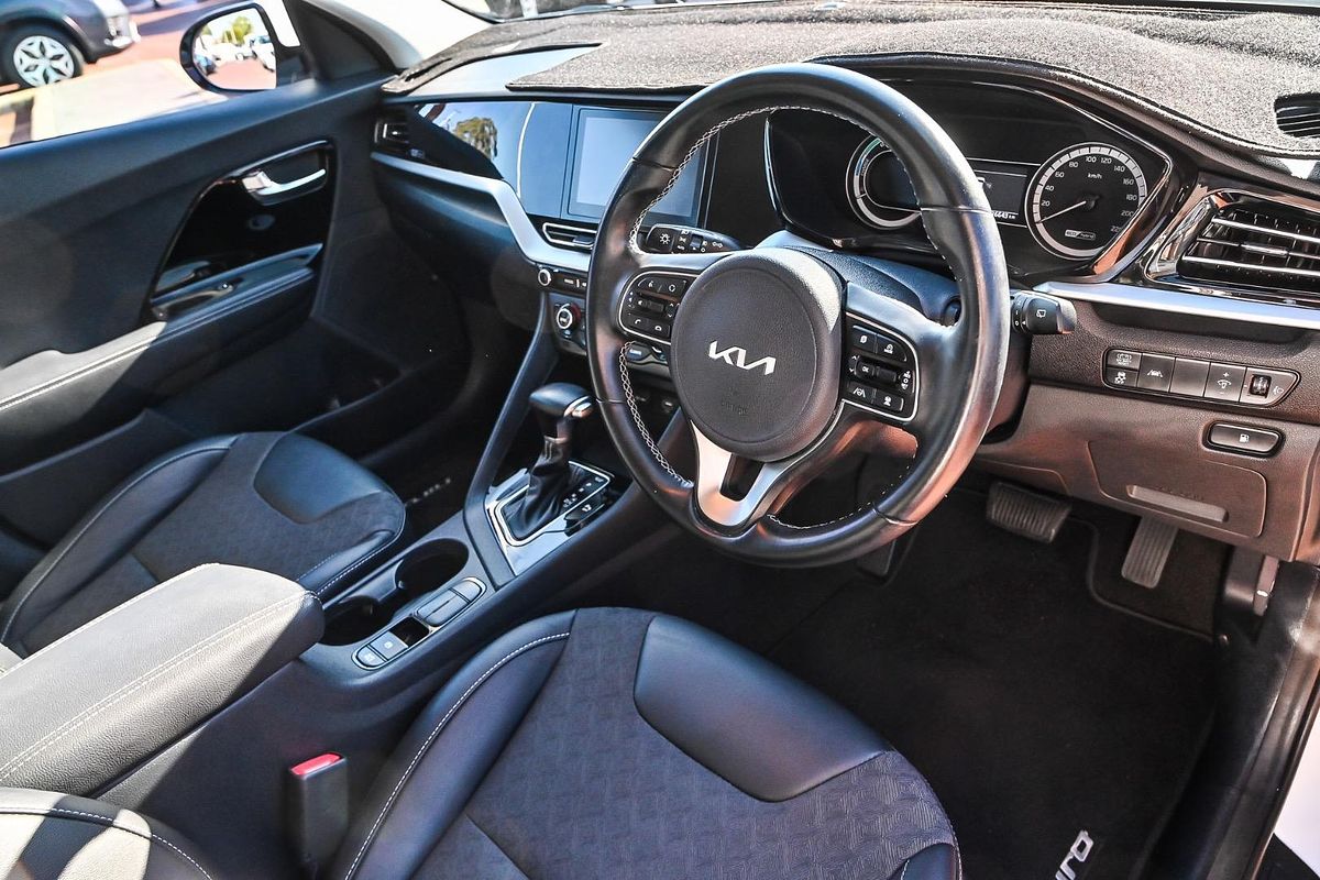 2021 Kia Niro Hybrid S DE