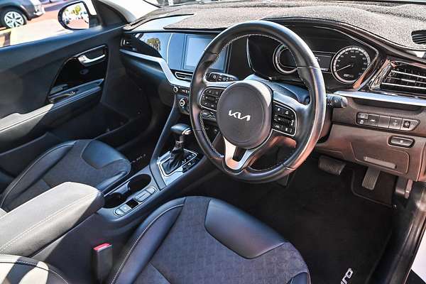 2021 Kia Niro Hybrid S DE