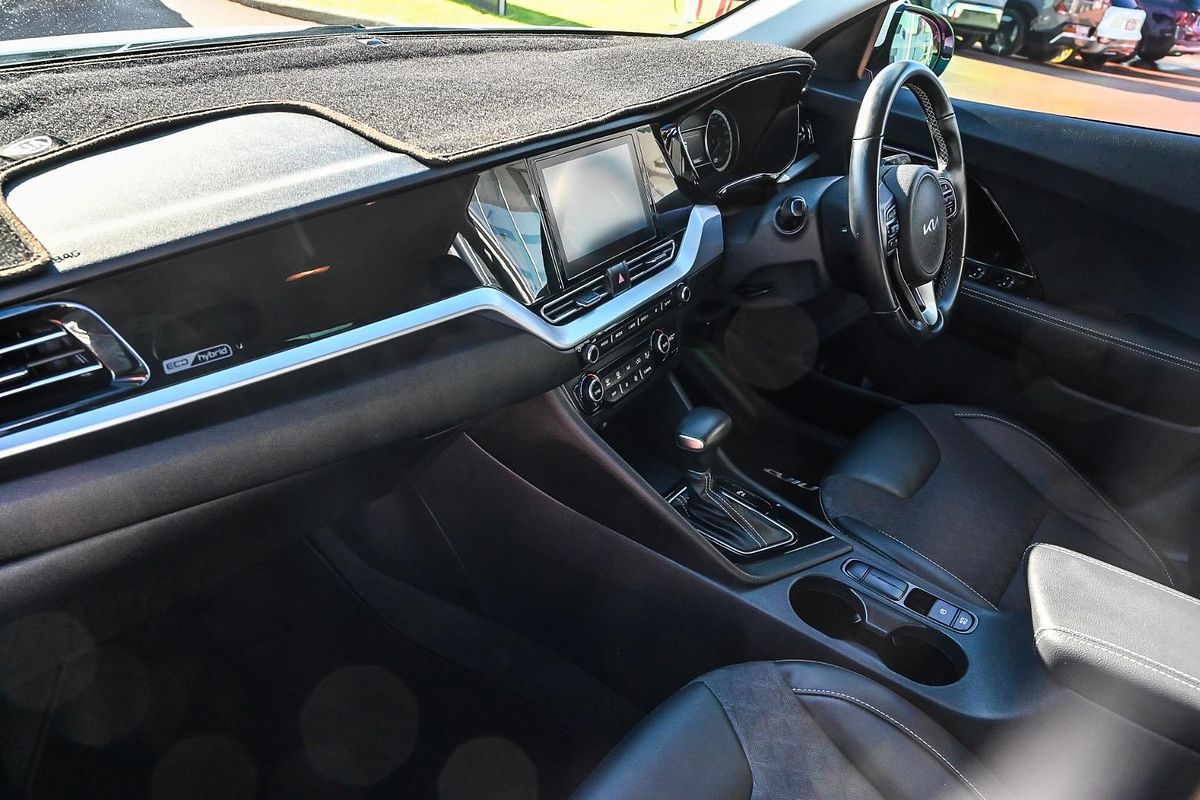 2021 Kia Niro Hybrid S DE