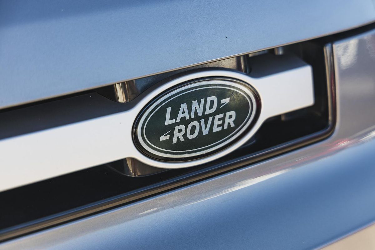 2021 Land Rover Defender 110 P300 S L663