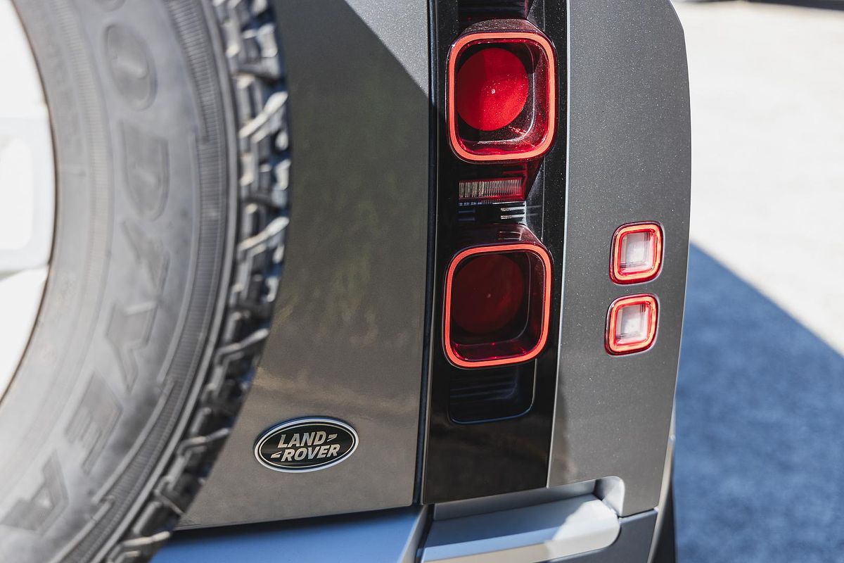 2021 Land Rover Defender 110 P300 S L663