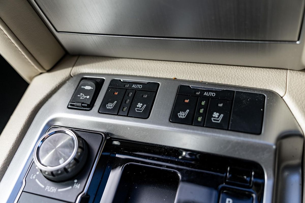 2016 Toyota Landcruiser Sahara VDJ200R