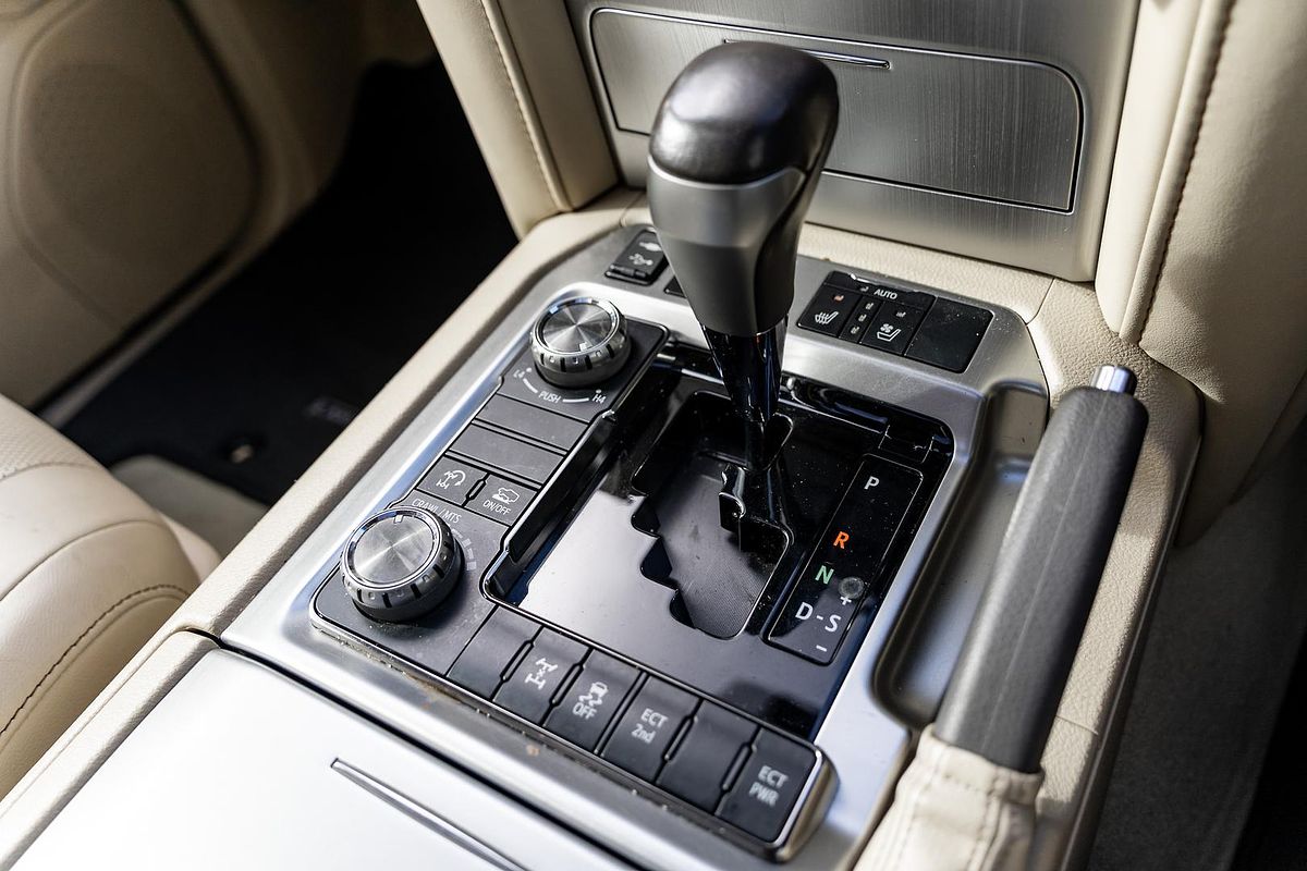 2016 Toyota Landcruiser Sahara VDJ200R
