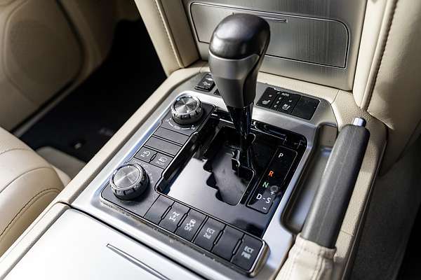 2016 Toyota Landcruiser Sahara VDJ200R