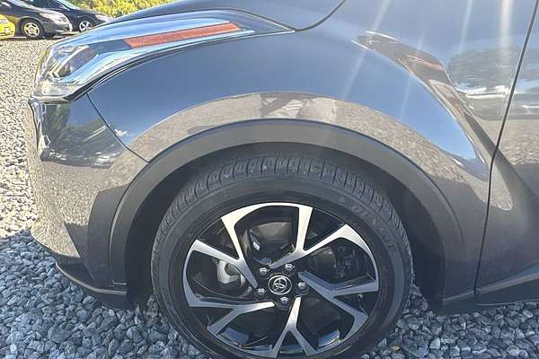 2022 Toyota C-HR XLE