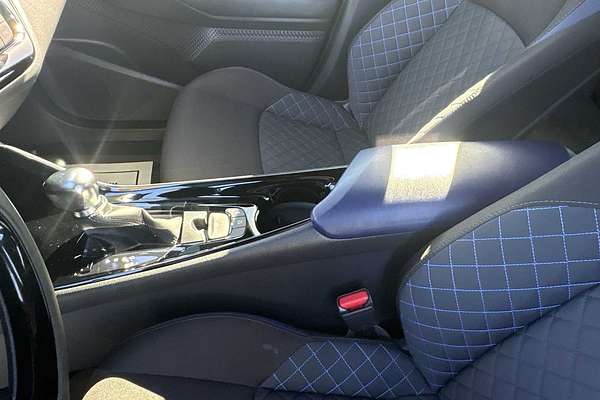 2022 Toyota C-HR XLE