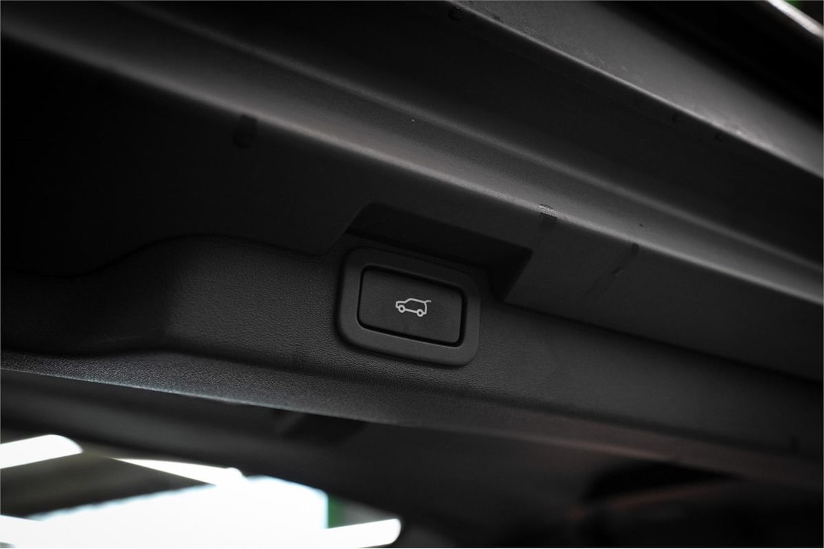 2018 Land Rover Discovery SD4 HSE Series 5
