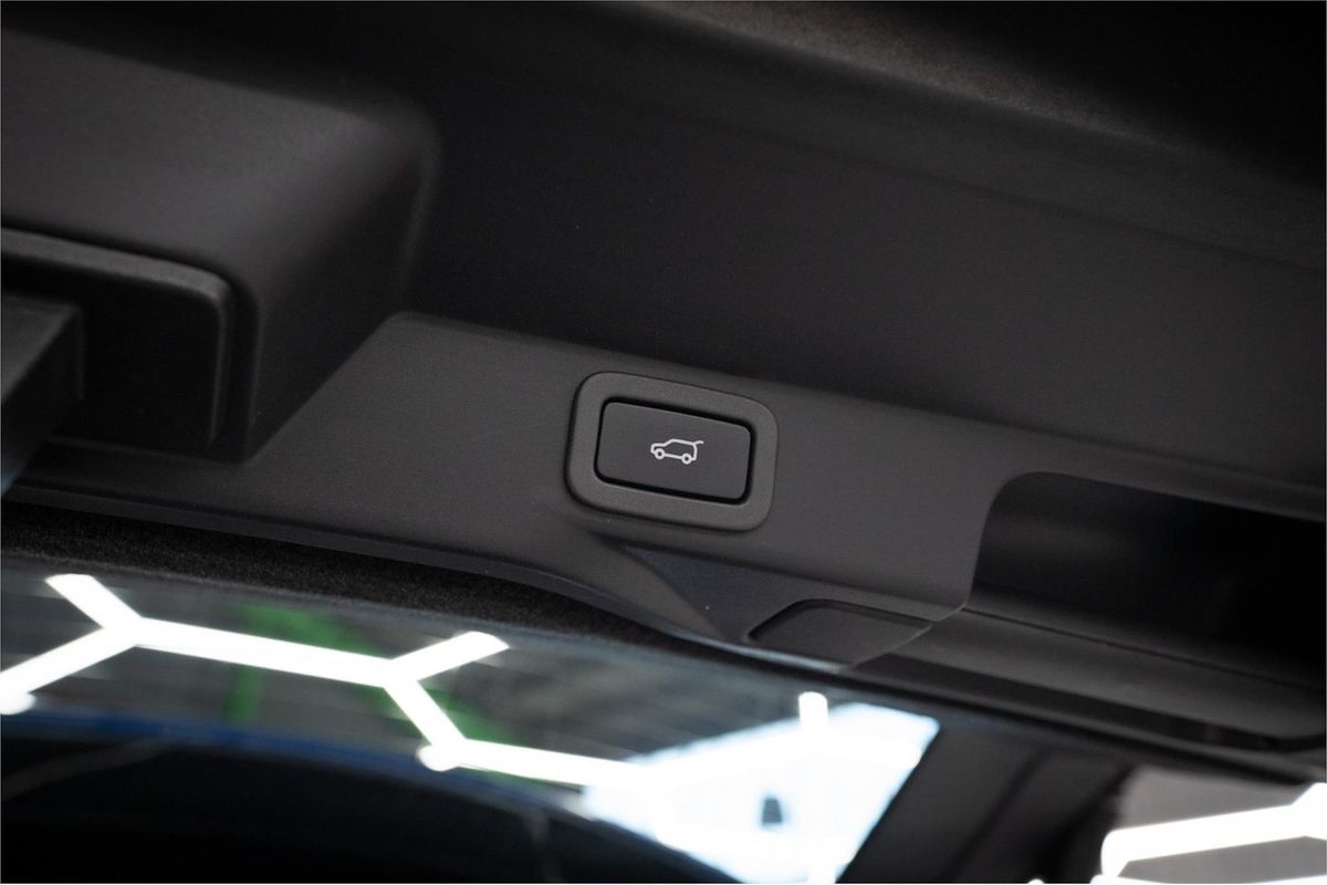 2015 Range Rover RANGE ROVER SPORT SVR LW MY15.5