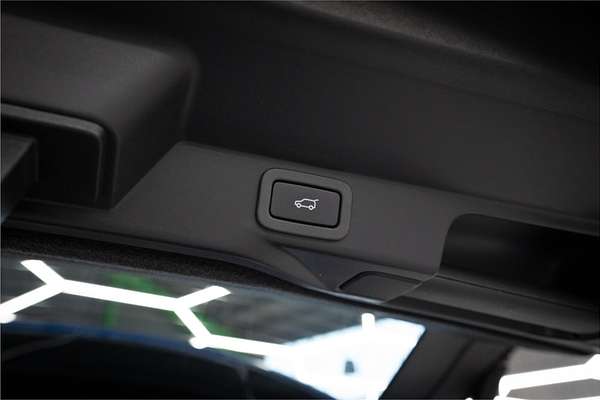 2015 Range Rover RANGE ROVER SPORT SVR LW MY15.5