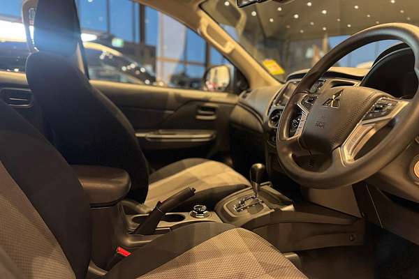 2024 Mitsubishi Triton GLX MR 4X4