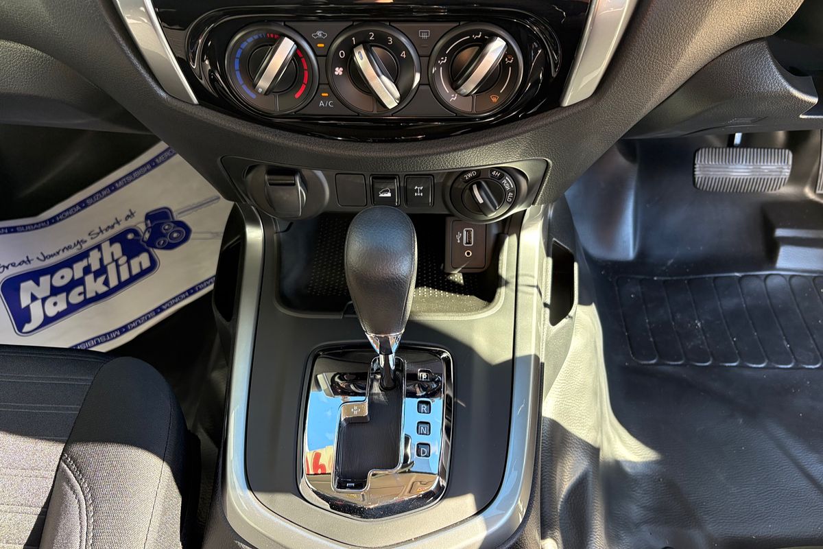 2024 Nissan Navara SL D23 4X4