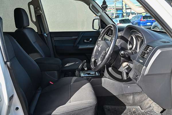 2016 Mitsubishi Pajero GLX NX