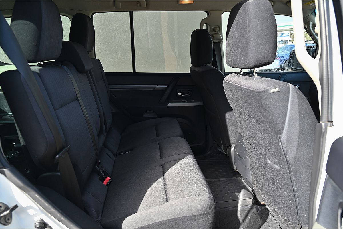 2016 Mitsubishi Pajero GLX NX