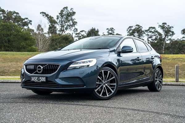 2017 Volvo V40 T3 Momentum