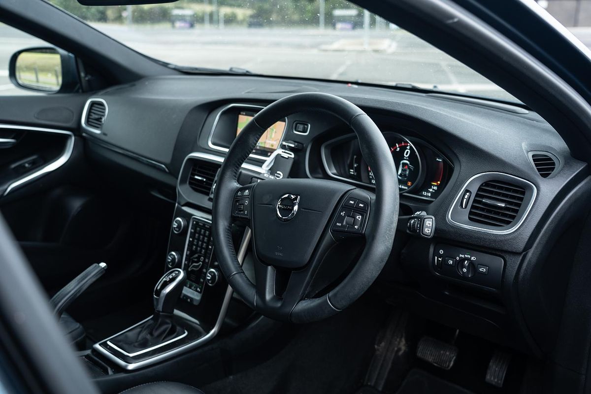 2017 Volvo V40 T3 Momentum