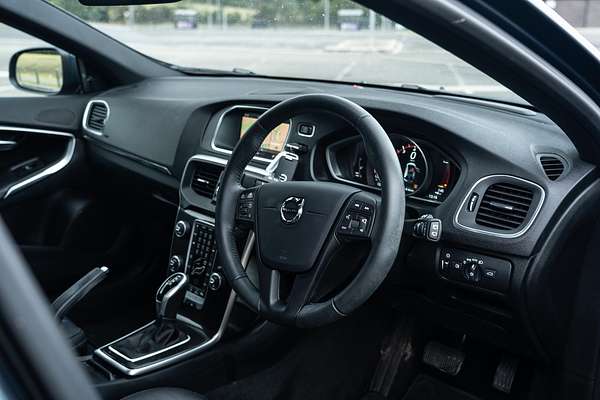 2017 Volvo V40 T3 Momentum