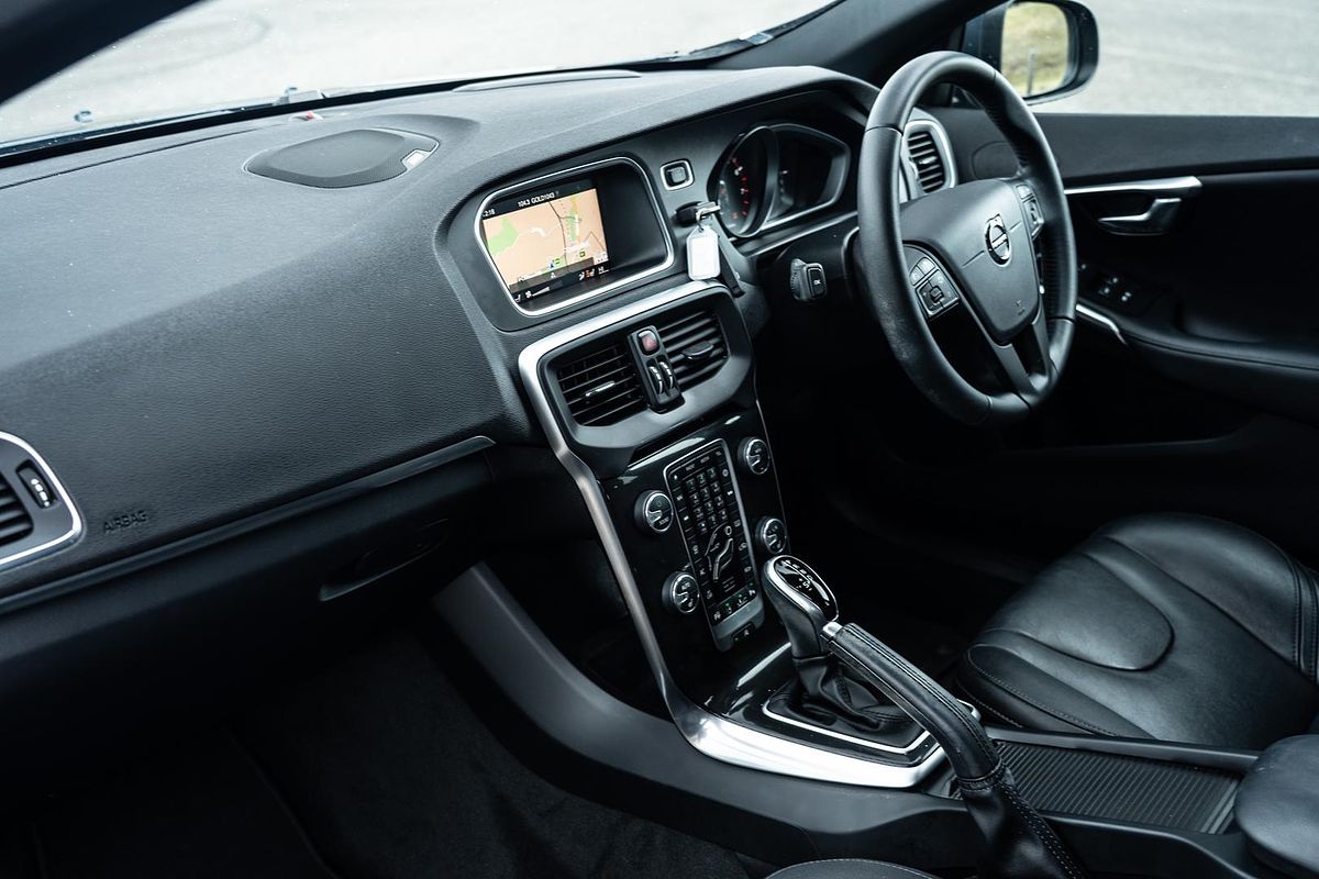 2017 Volvo V40 T3 Momentum