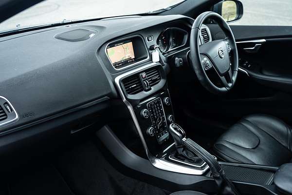 2017 Volvo V40 T3 Momentum