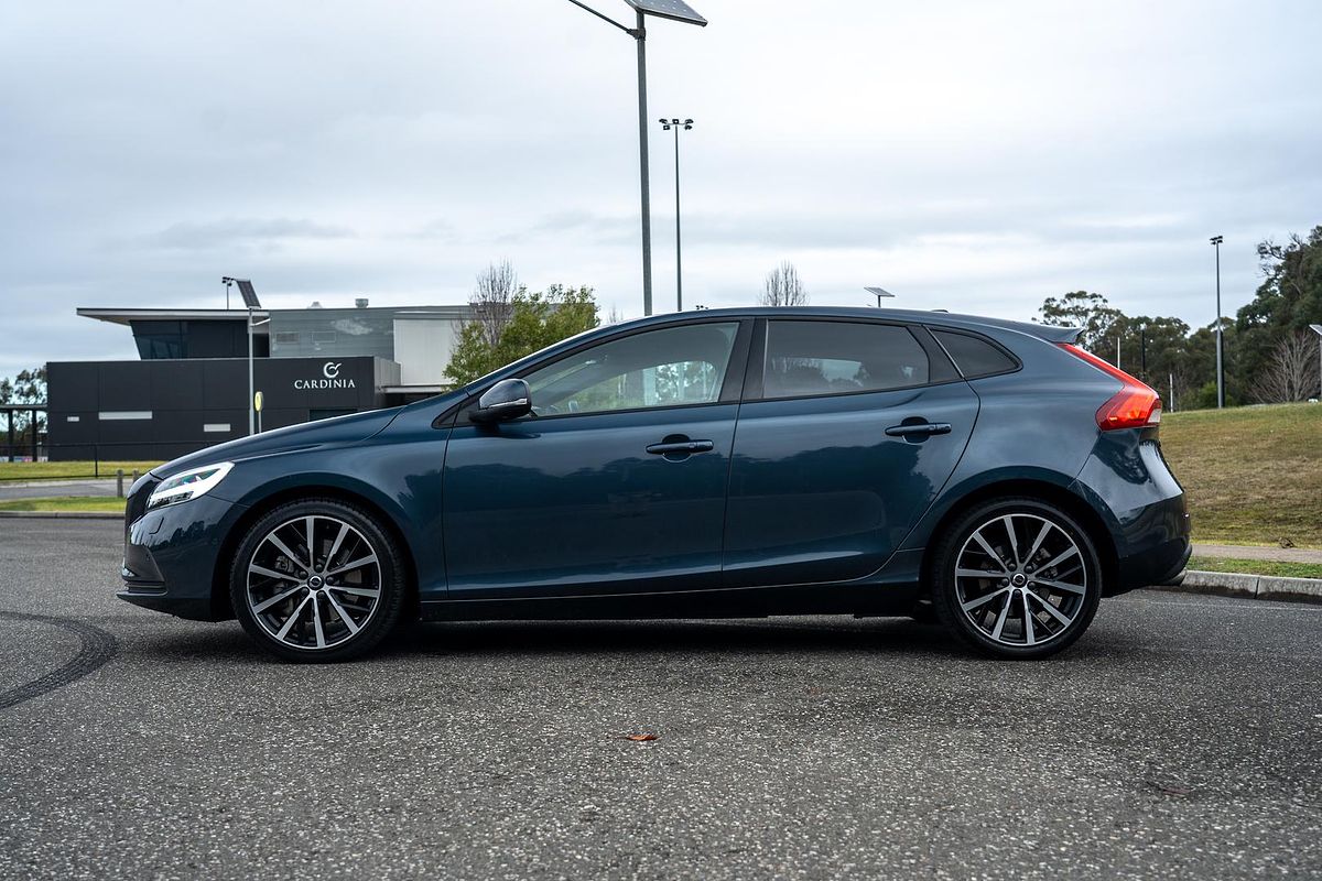 2017 Volvo V40 T3 Momentum