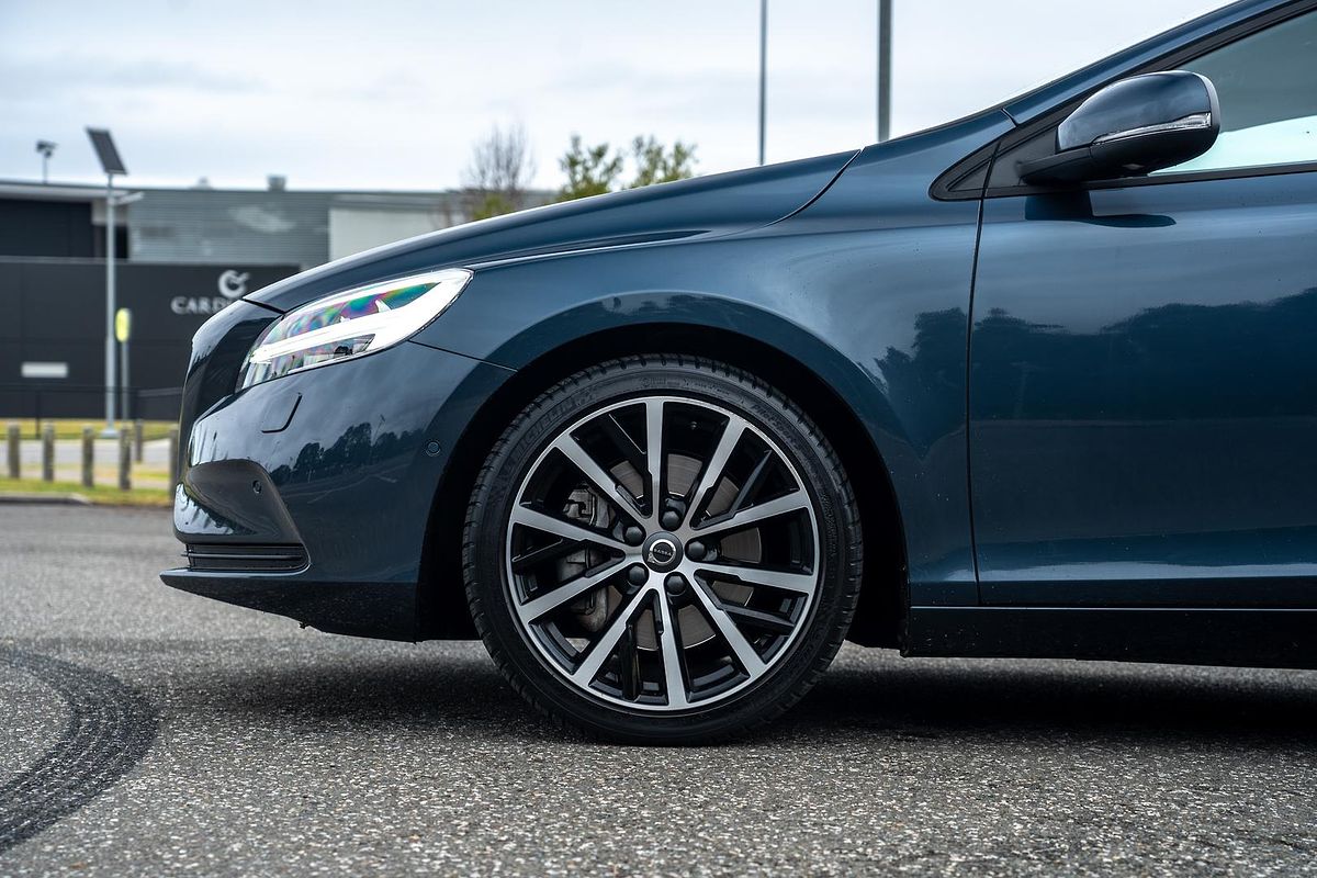 2017 Volvo V40 T3 Momentum