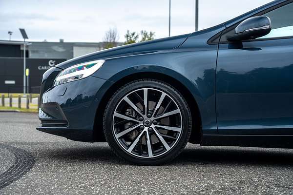 2017 Volvo V40 T3 Momentum