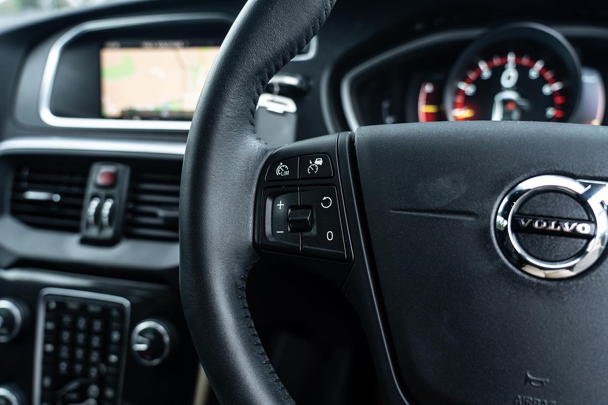 2017 Volvo V40 T3 Momentum