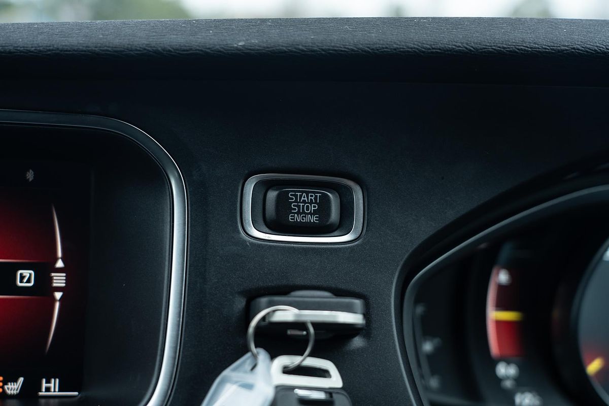 2017 Volvo V40 T3 Momentum