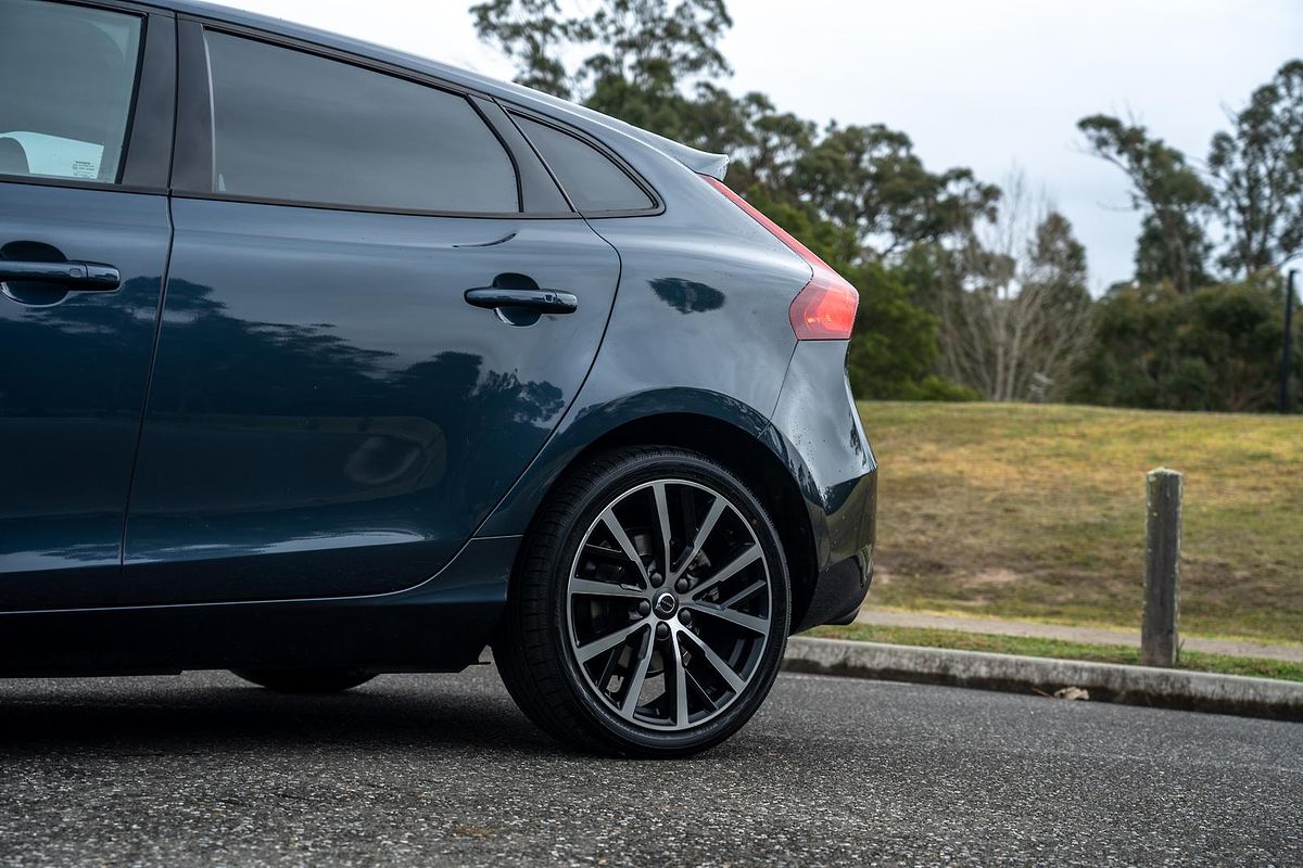 2017 Volvo V40 T3 Momentum