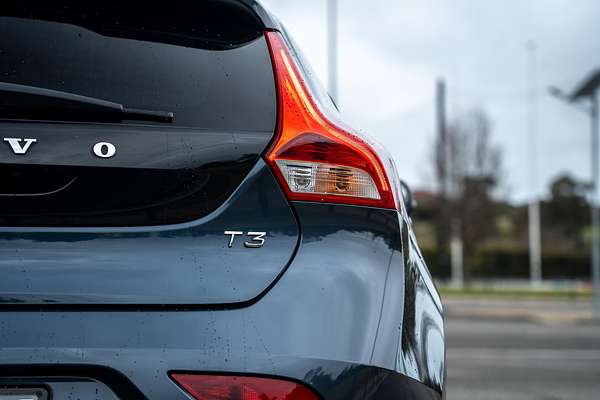 2017 Volvo V40 T3 Momentum
