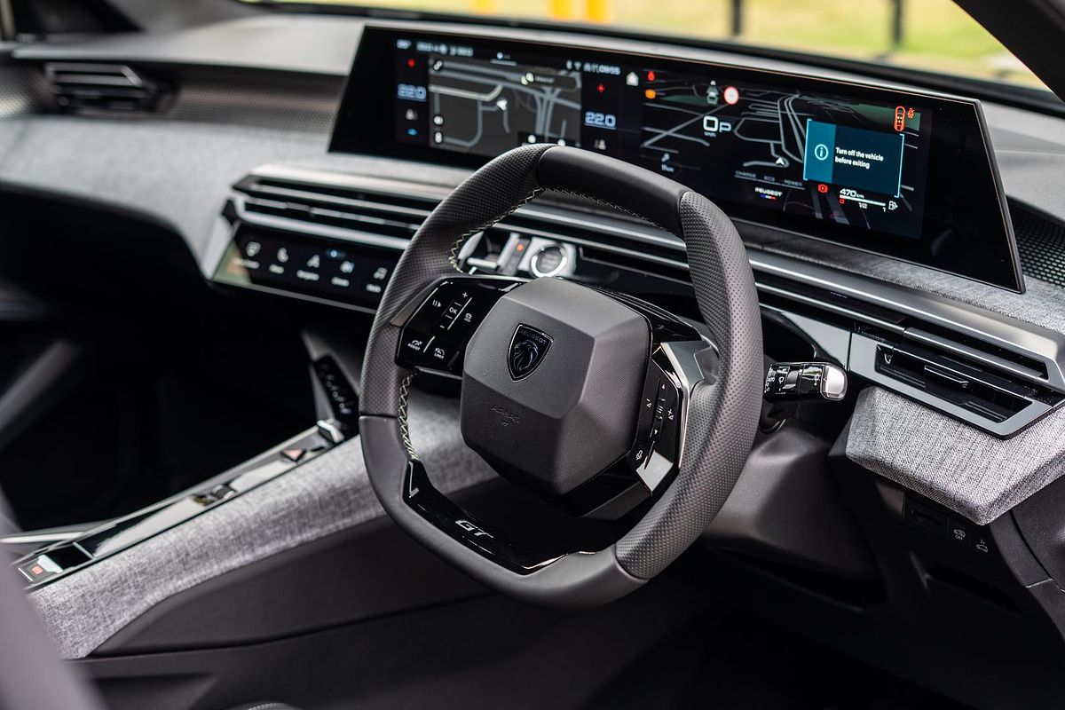 2025 Peugeot 3008 GT Premium Hybrid P64