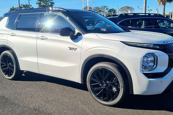 2025 Mitsubishi Outlander PHEV GSR ZM