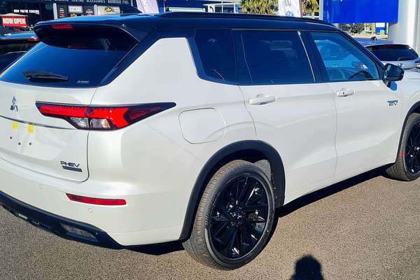 2025 Mitsubishi Outlander PHEV GSR ZM