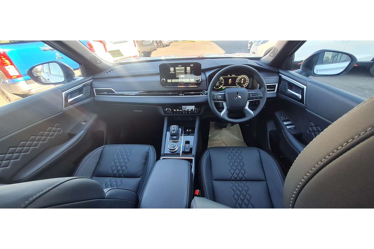 2025 Mitsubishi Outlander PHEV GSR ZM