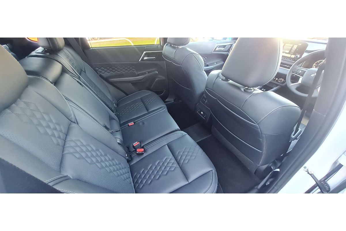2025 Mitsubishi Outlander PHEV GSR ZM