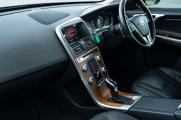 2016 Volvo XC60 T5 Luxury