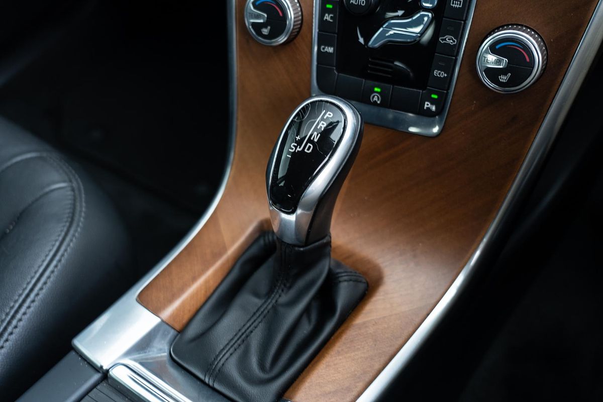 2016 Volvo XC60 T5 Luxury