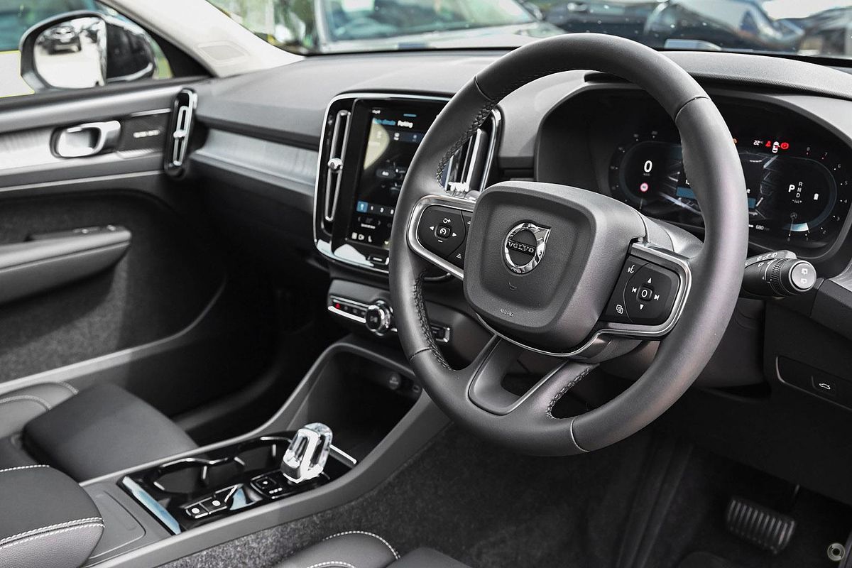 2024 Volvo XC40 Ultra B4 Bright