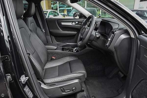 2024 Volvo XC40 Ultra B4 Bright