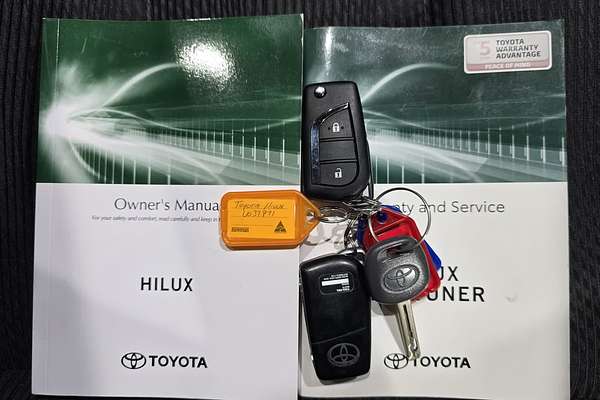 2021 Toyota Hilux Hilux 4x4 SR 2.8L T Diesel Automatic Extra Cab C/C GUN126R 4X4
