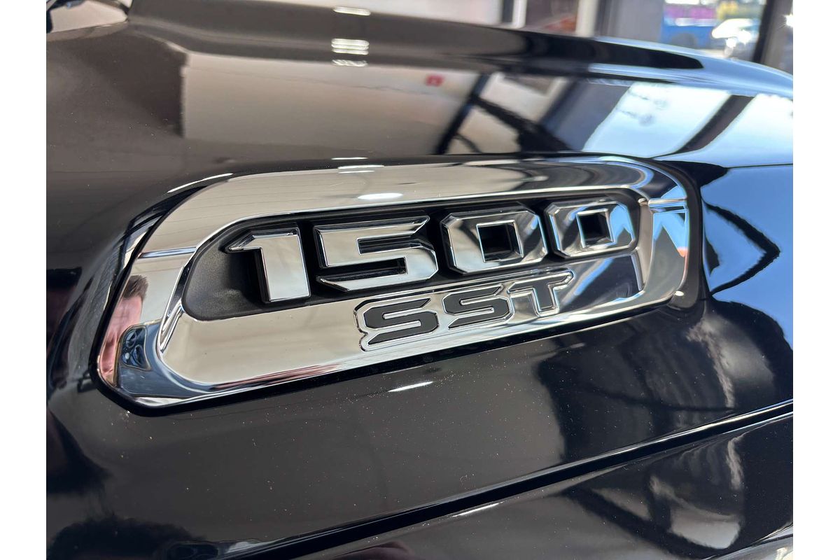 2025 RAM 1500 Laramie Sport Hurricane SO RamBox DT 4X4 SWB