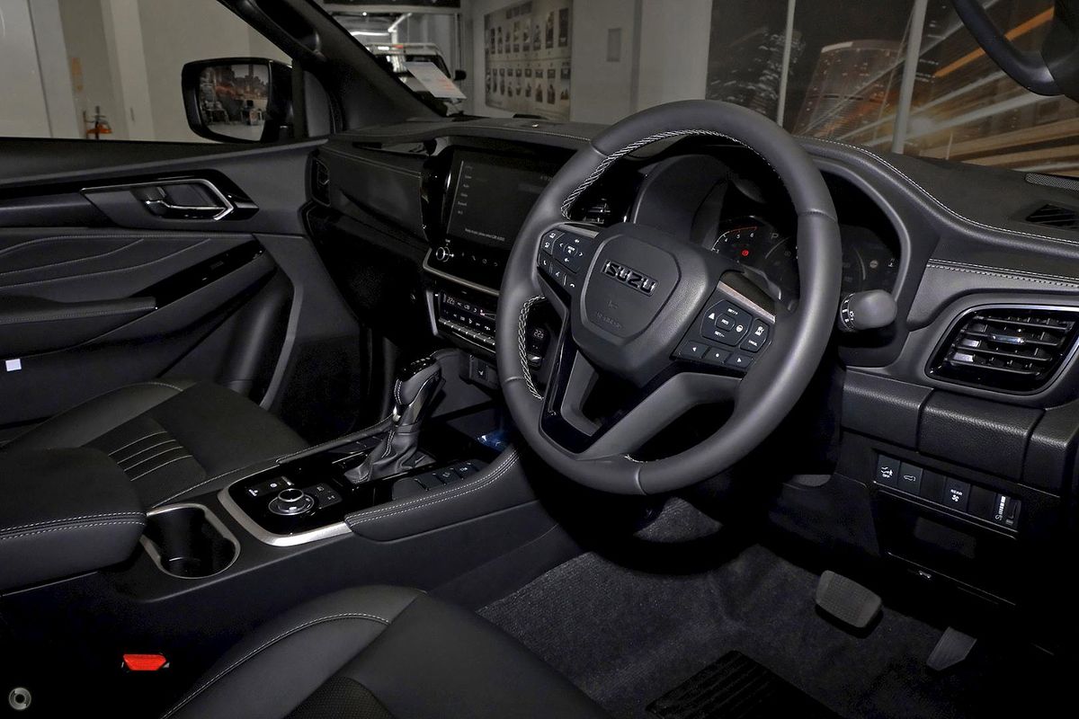 2025 Isuzu MU-X LS-T