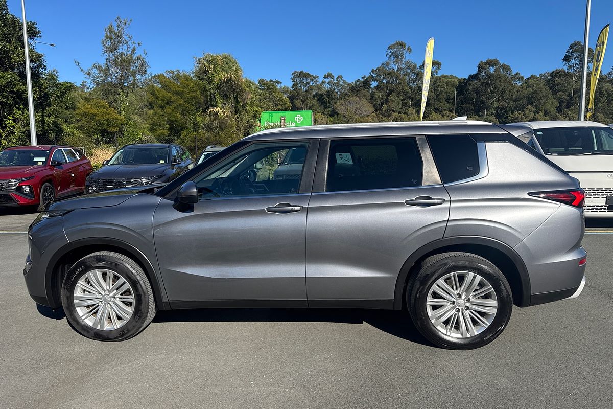 2023 Mitsubishi Outlander LS ZM