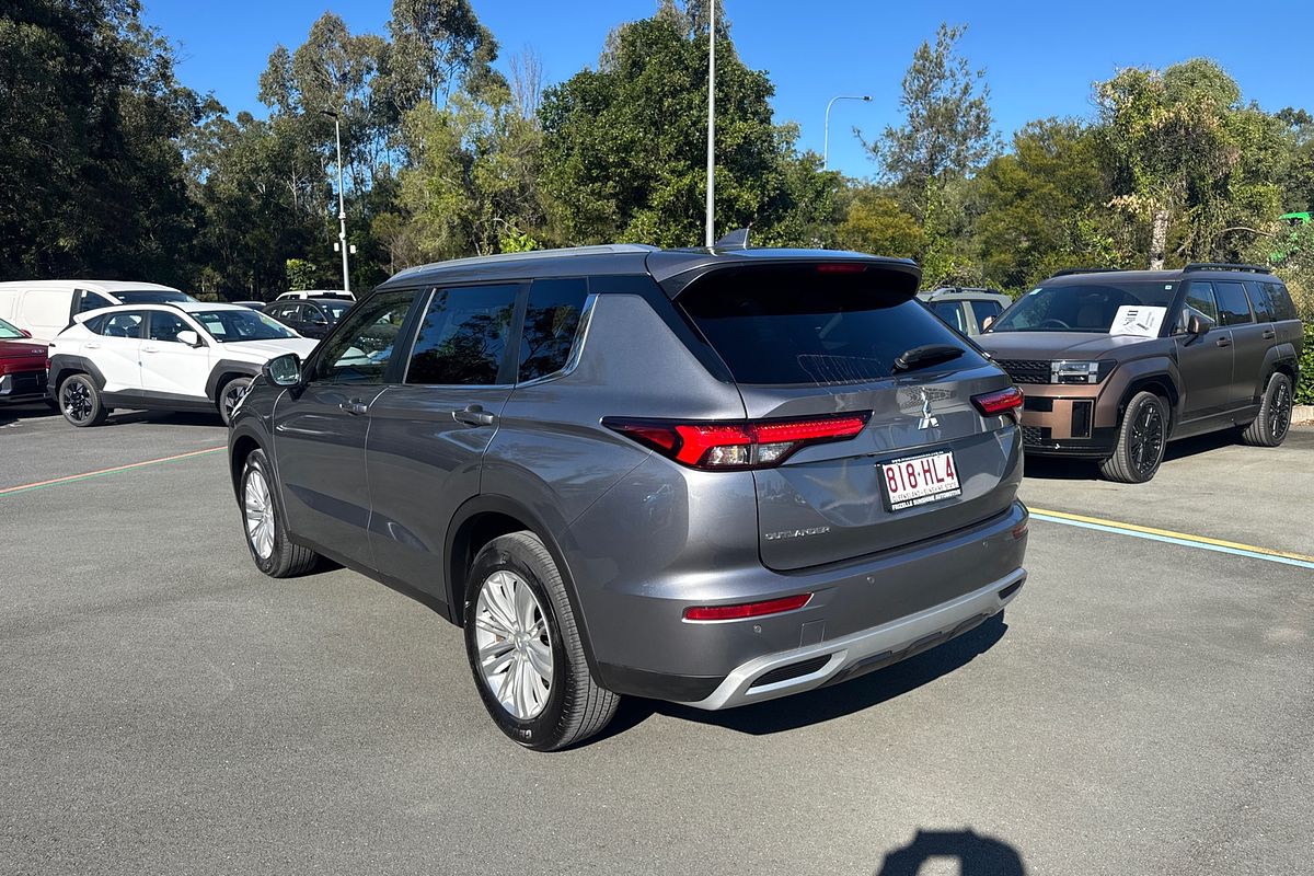 2023 Mitsubishi Outlander LS ZM