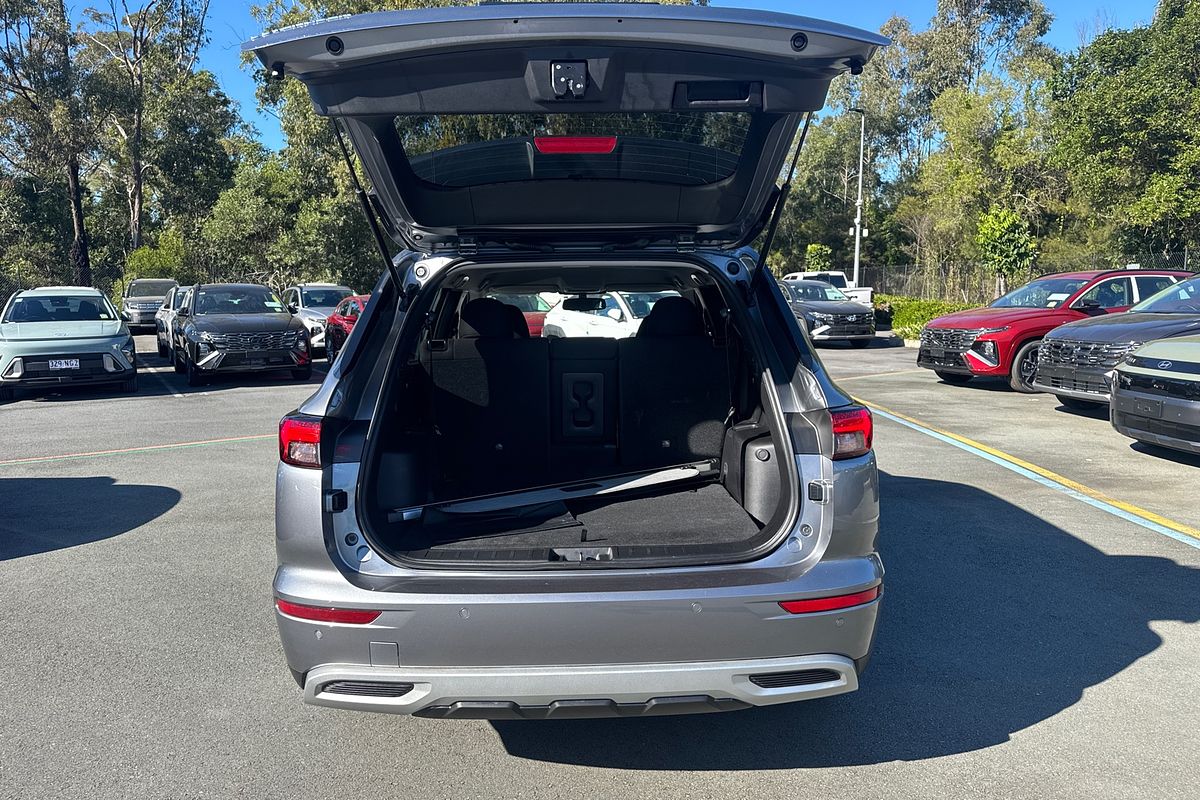 2023 Mitsubishi Outlander LS ZM