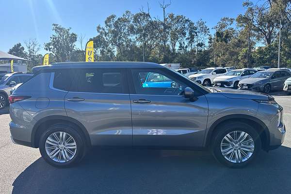 2023 Mitsubishi Outlander LS ZM